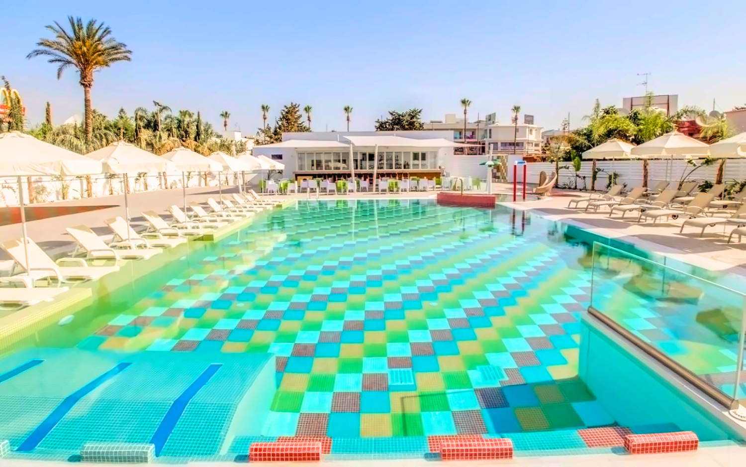 Nicholas Color Hotel